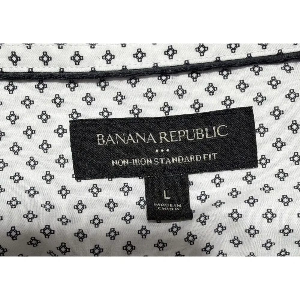 Banana Republic Standard-Fit Non-Iron Dress Shirt in White Blue Dot Size L NWOT
